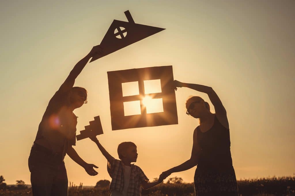 Bild på familj prefab-snickare